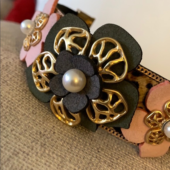 🐆 Mohair Bracelet with Faux Pearl Accents - Picture 4 of 8